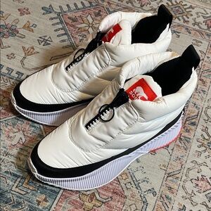 Sorel Out N About White puffy Quilted Boots